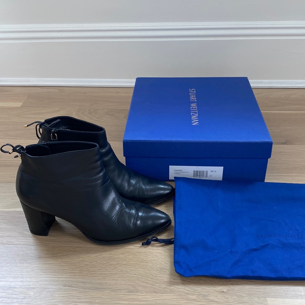 Stuart Weizmann Gardiner Booties, Black, Size 7.5